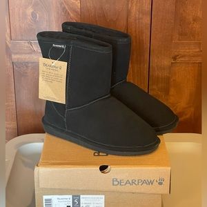 NIB BearPaw Emma Youth Boots